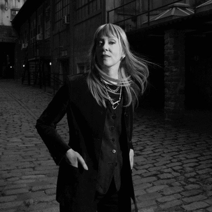 SUZANNE VEGA