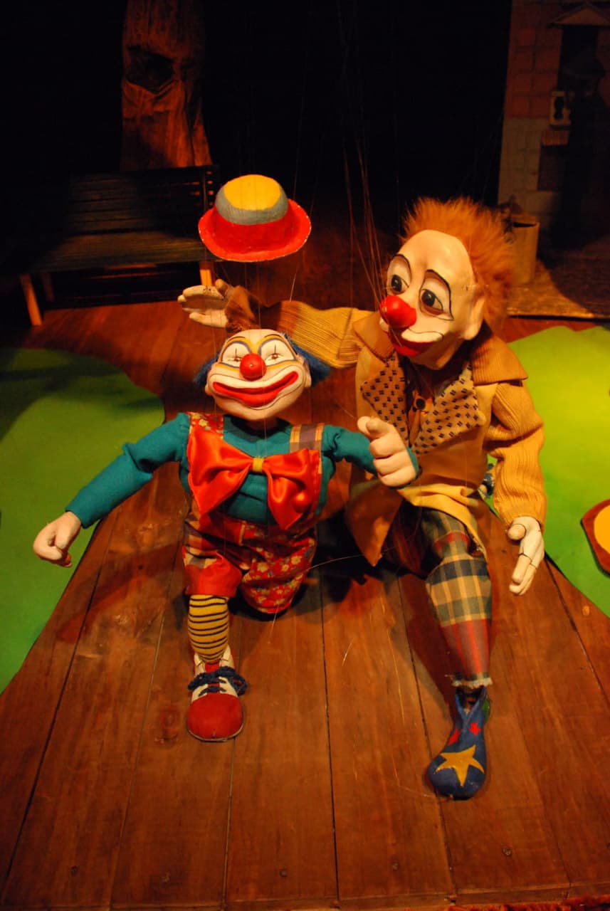 La Plaza, by Moviendo hilos Company – Puppet theatre (Chile)
